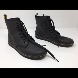 Women’s Dr Martens Shoreditch boot.